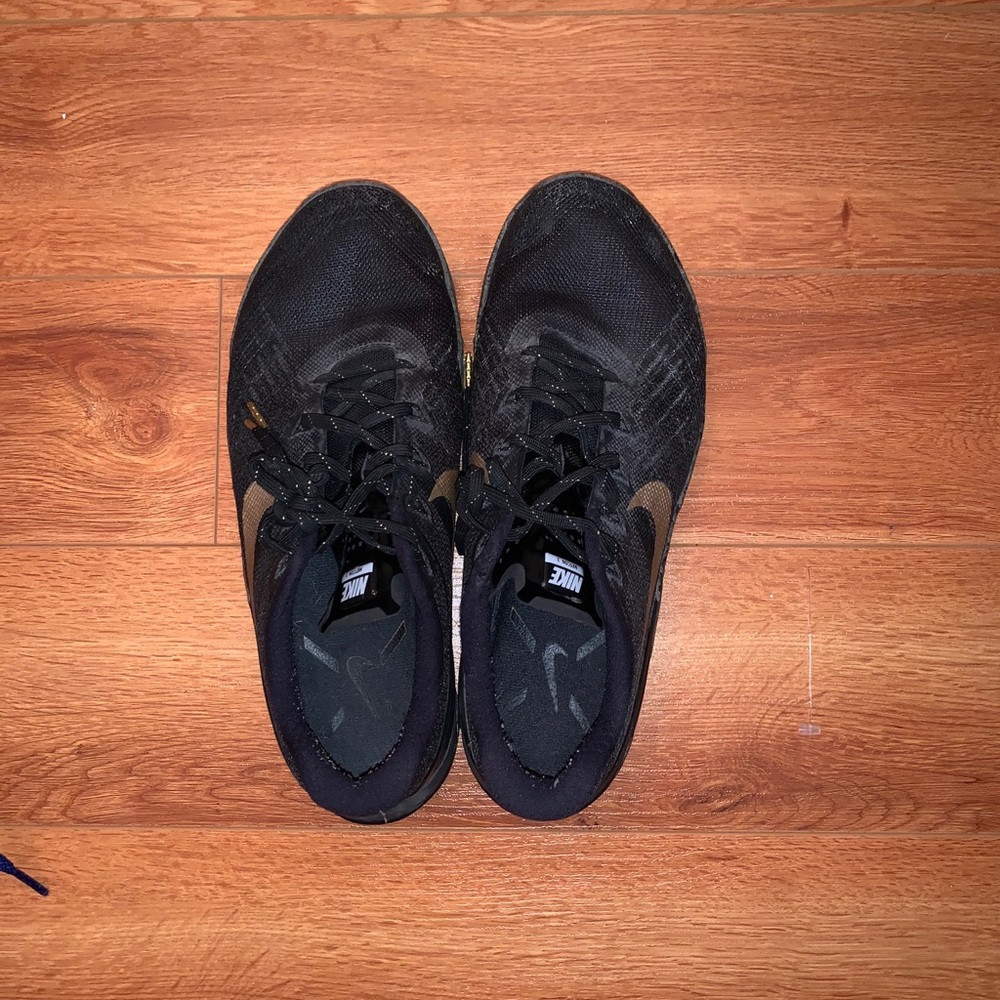 Nike Metcon mens 7.5, women’s 9